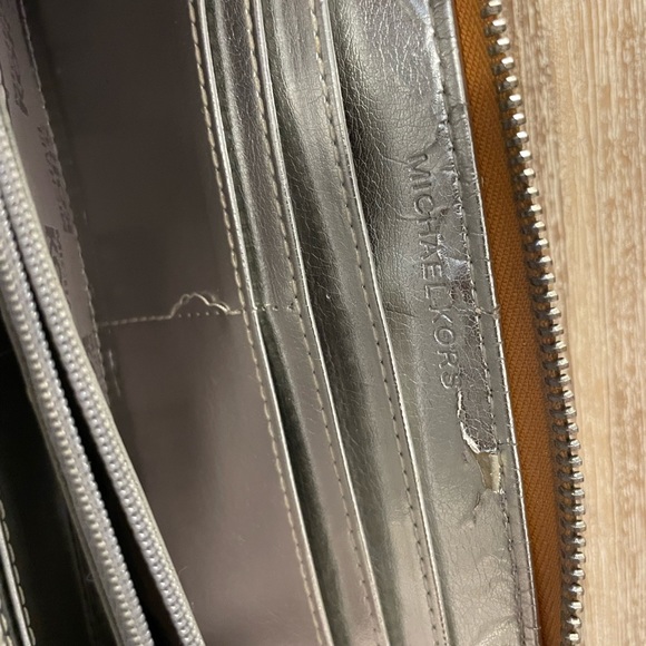 Michael Kors - Pebble leather wallet in yellow - Picture 8 of 10